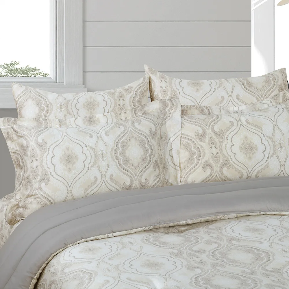 Velvy comforter set (6) Comforter Set